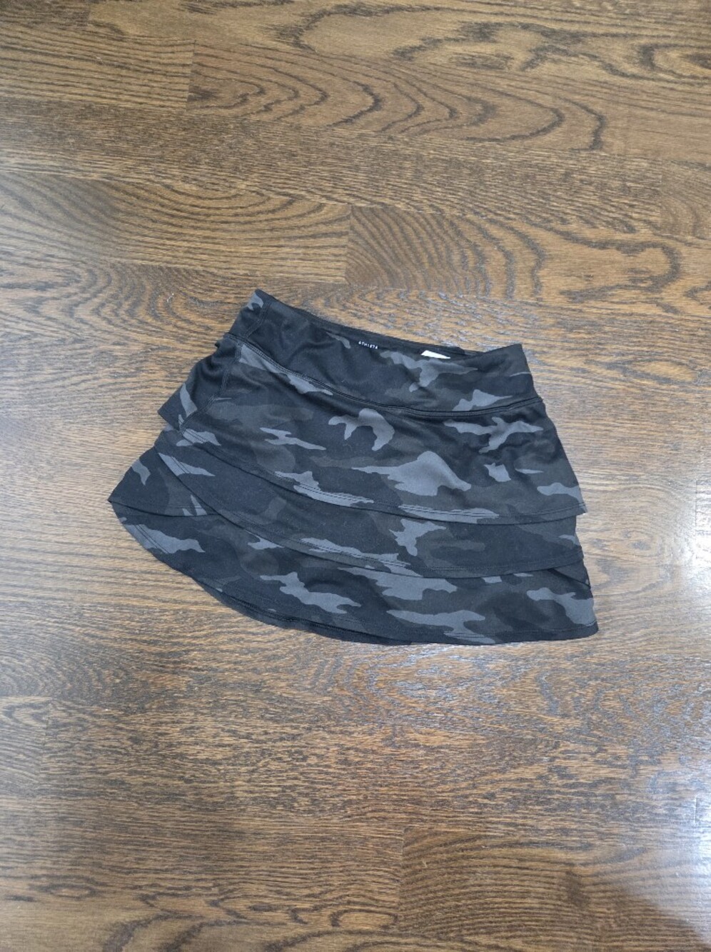 Athleta Girls  Black & Gray Camo Tiered Skort Sz.M(8-10)